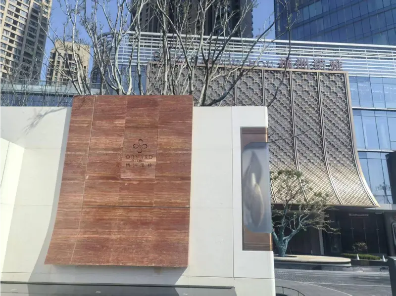 బ్లూవే చాంగ్‌షా పాలీ జుయిజౌ నోయా హోటల్‌లో హై-ఆల్టిట్యూడ్ స్విమ్మింగ్ అనుభవానికి మద్దతు ఇస్తుంది